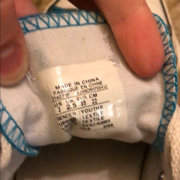 Teal/light blue low tops converse - Picture 3 of 3